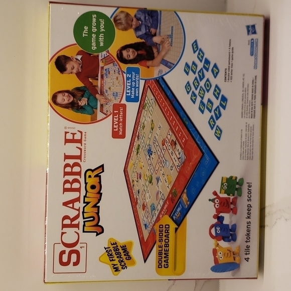 NEW Hasbro Gaming Scrabble Junior Crossword Game Ages 5+ 2-4 Players - Picture 4 of 7